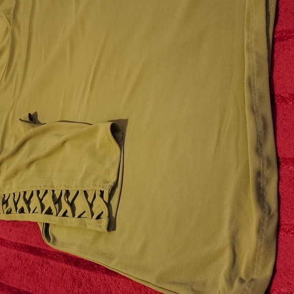 Pull over blouse - Picture 2 of 2